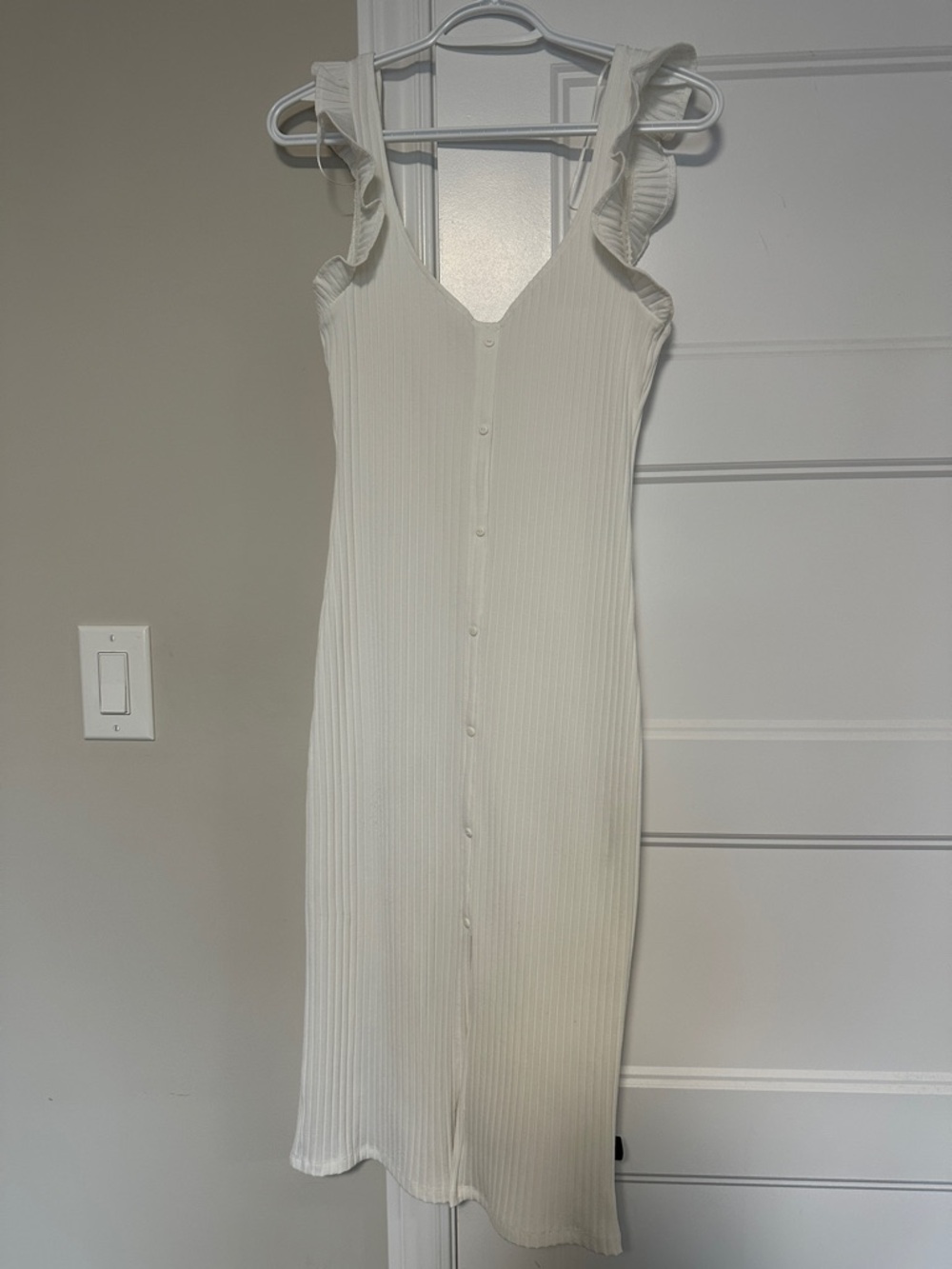 Zara Women’s White Ribbed Midi Dress with Ruffle Straps - size Medium